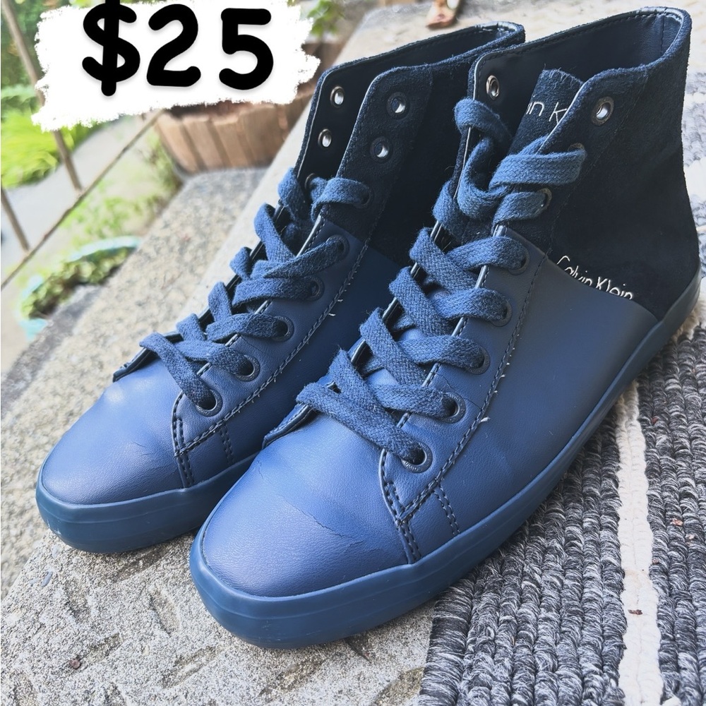 Calvin Klein Women’s sz 7-7.5 Blue High-Top Sneakers